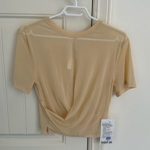 BNWT Lulukemon Lightweight Mesh Yoga Tee
